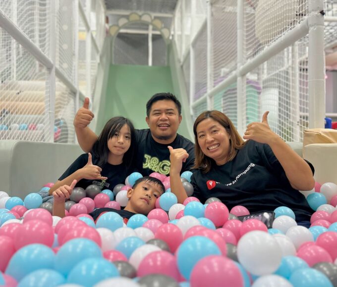 Louie and Josie, a couple in their early 40s, smiling with their two kids Isa and Luis at home — the family behind LifeSharesTogether blog